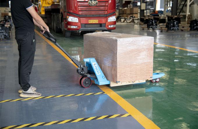 Hidrolik El Pallet Kamyonu 2000kg Mavi Tozla Kaplı Bitirme 4